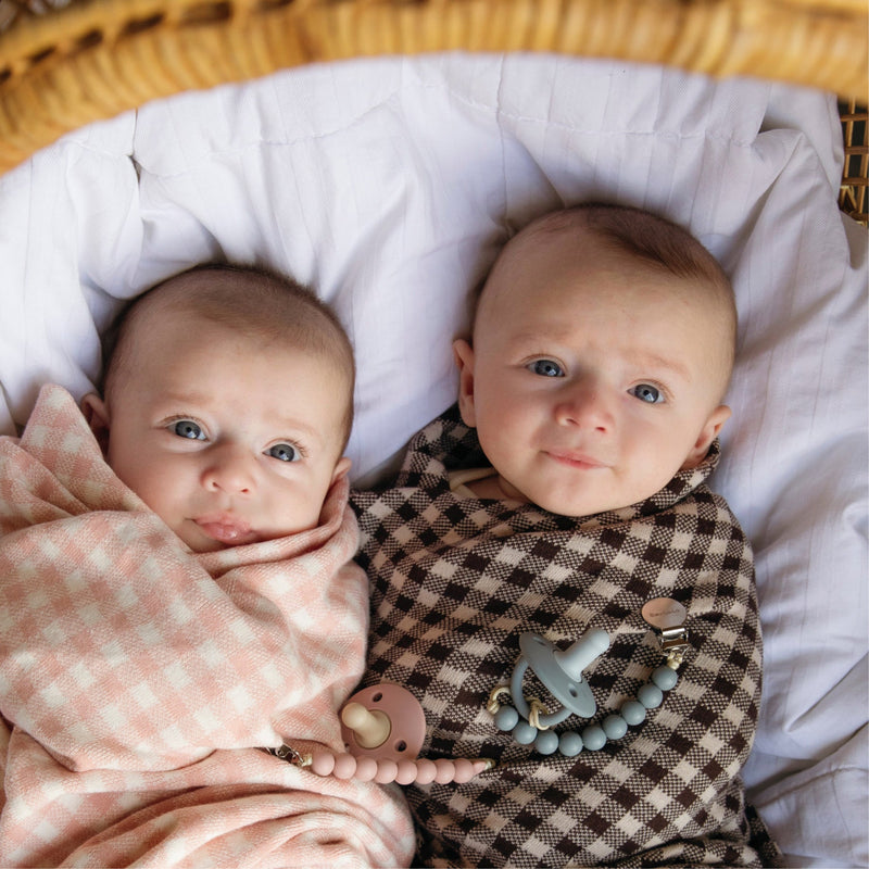 Checkered Organic Knit Baby Blanket – Cozy & Stylish
