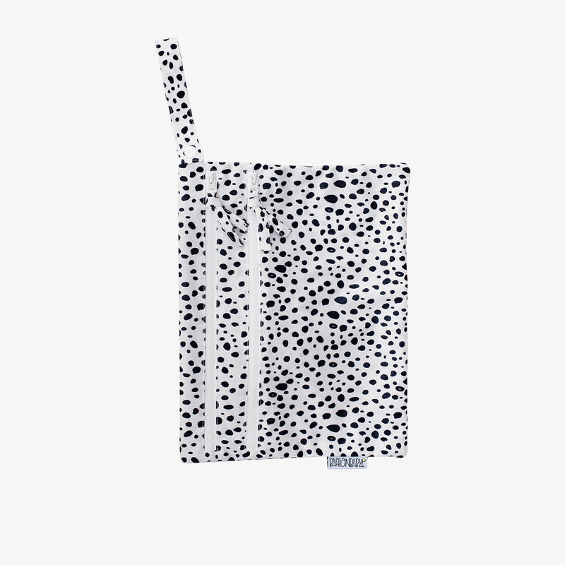 BapronBaby® Wet Bag in Organic Dots / Large Waterproof Zippered Pouch for Travel / Organic Dots BapronBaby® Wet Bag – Smart Storage for Wet & Dry Essentials by ezpz