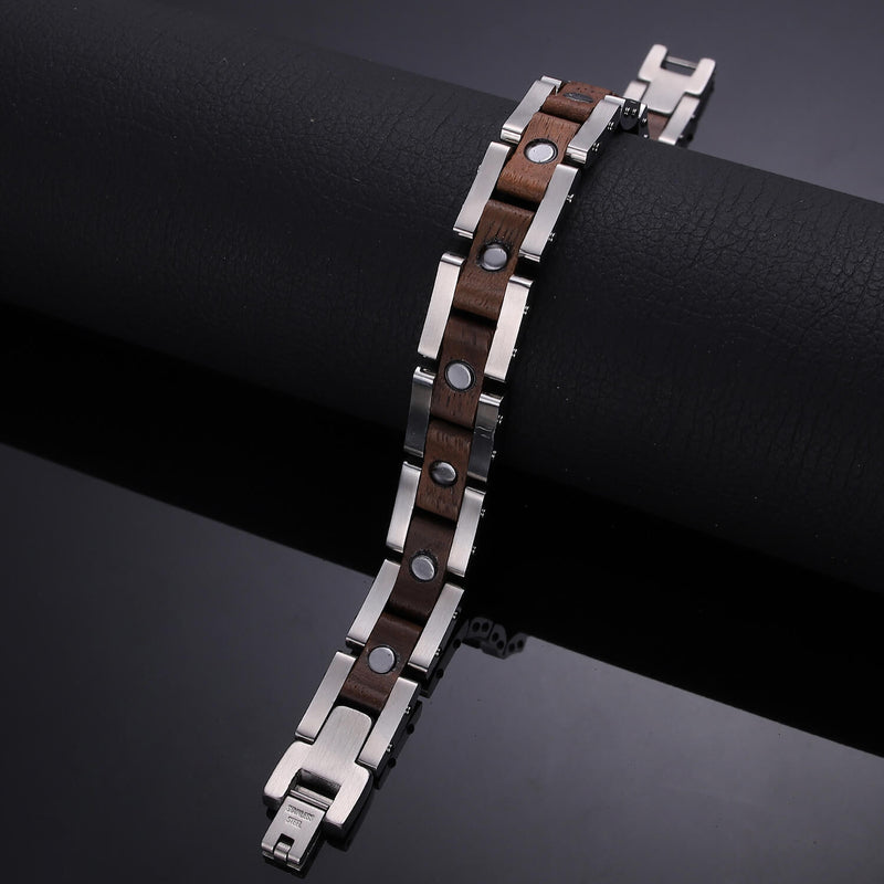 Delivers magnifying effects of hematite magnets