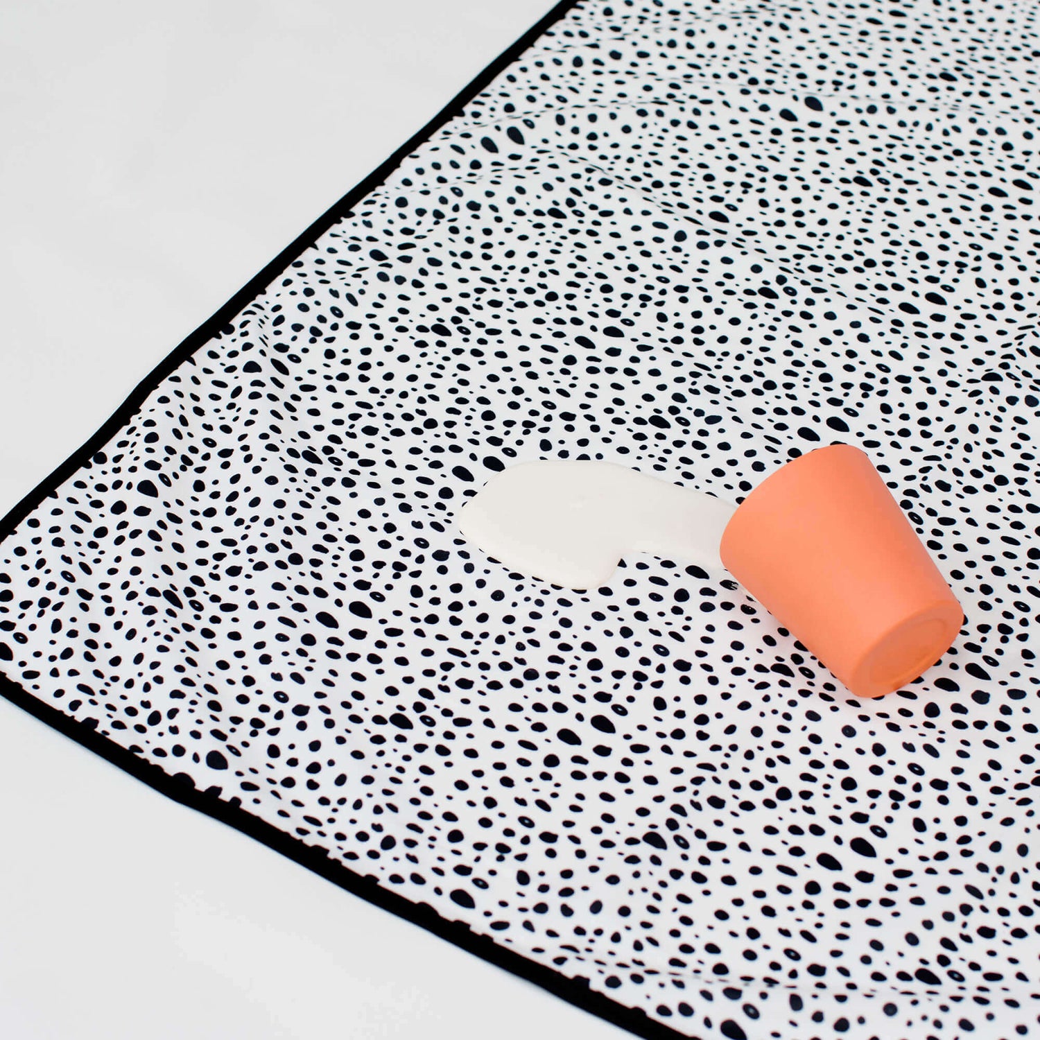 BapronBaby® Splash Mat – Waterproof Mess Catcher by ezpz