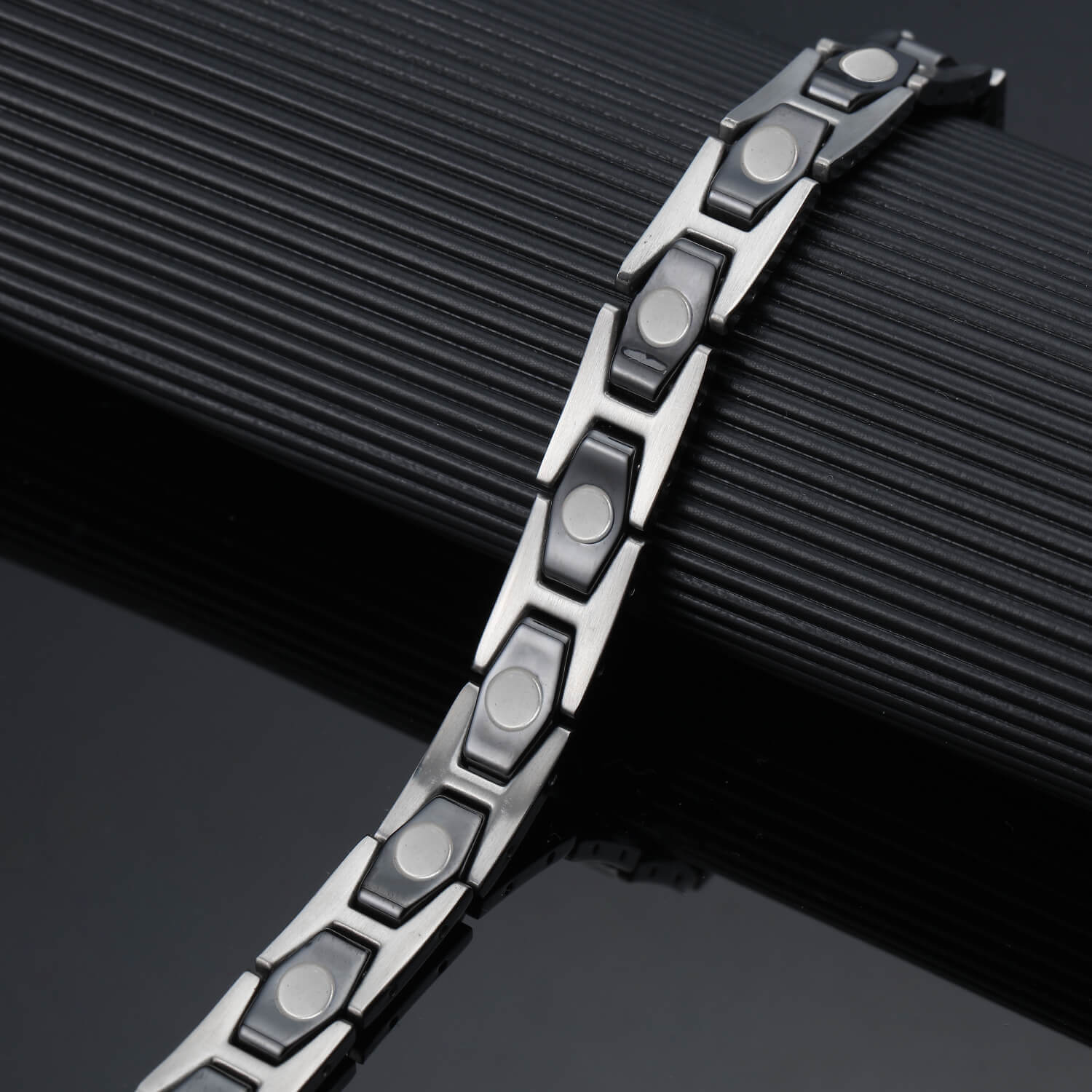 Ceramic-and-stainless-steel-bracelet-with-magnetic-hematite-stones