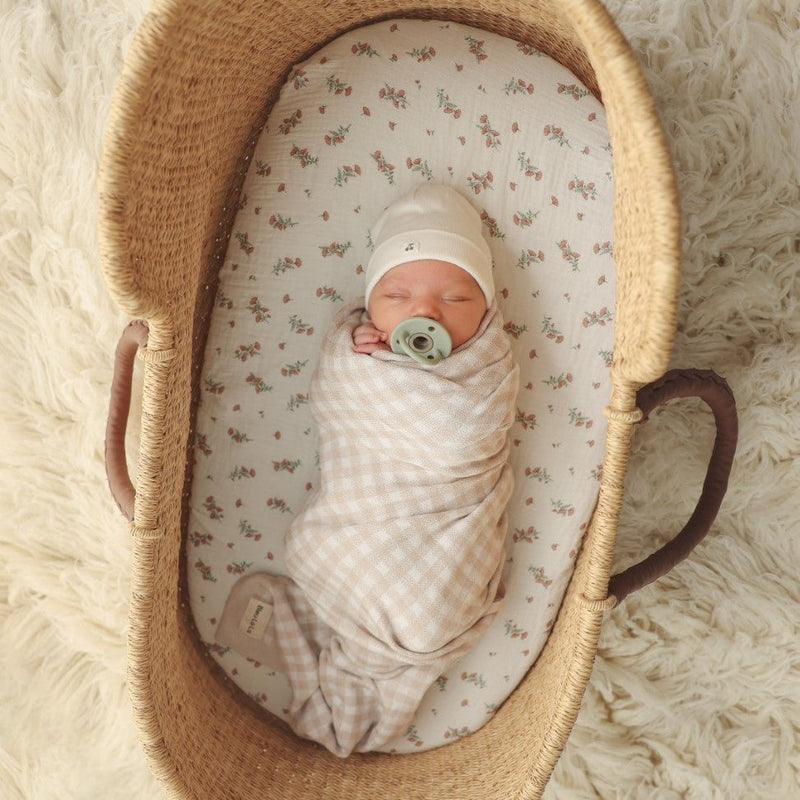 Checkered Organic Knit Baby Blanket – Cozy & Stylish