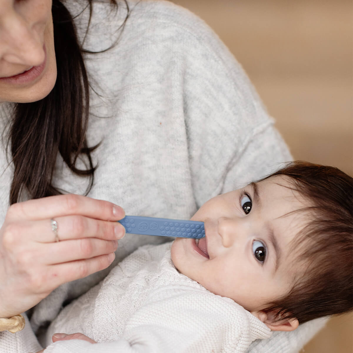 ezpz baby led toothbrush and sensory tongue depressor in indigo blue #color_indigo