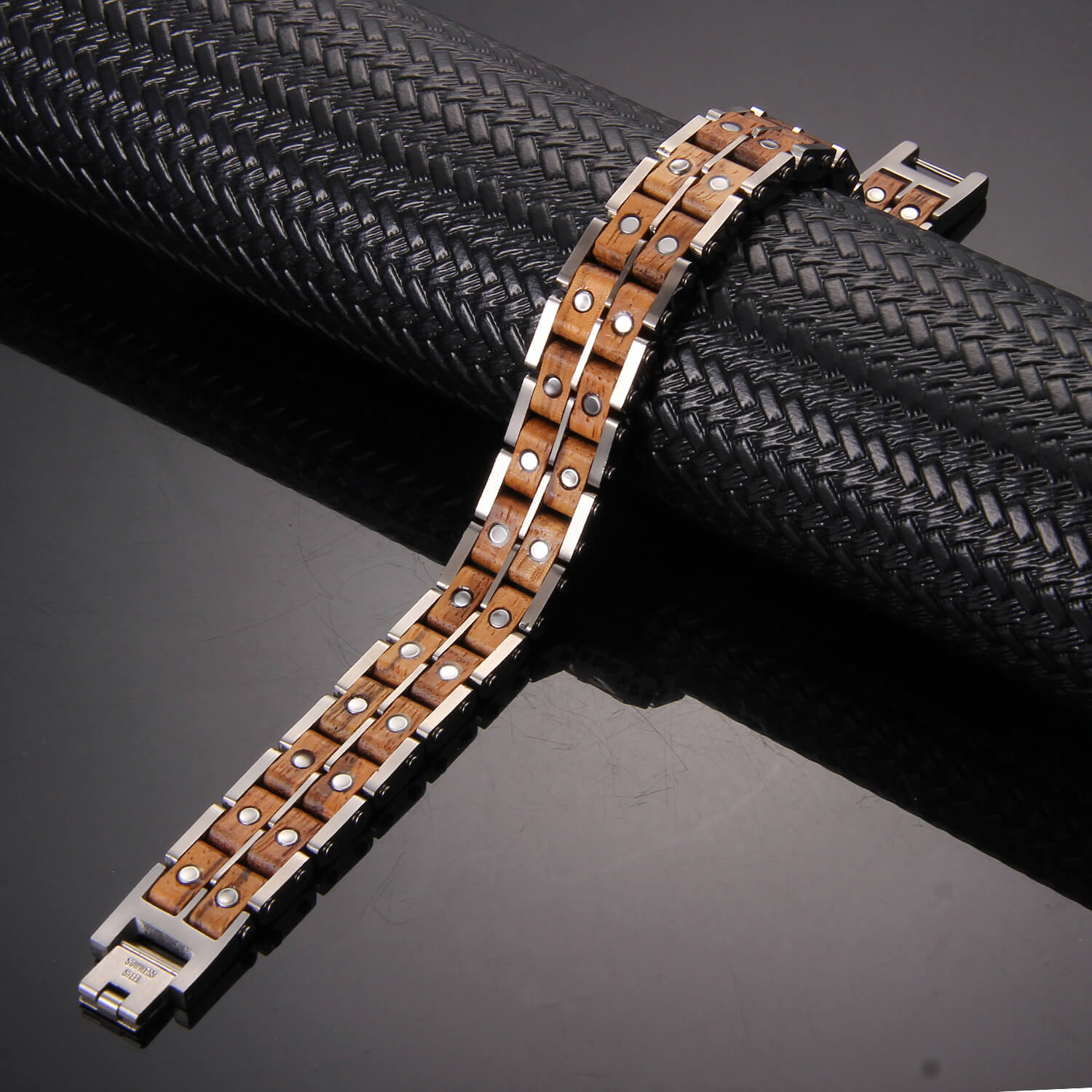 Hematite-magnets-in-bracelet-provide-magnifying-effects-for-well-being