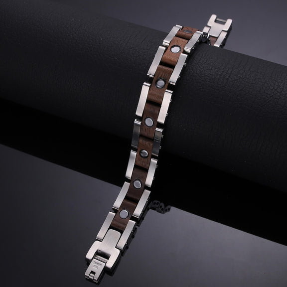Delivers magnifying effects of hematite magnets
